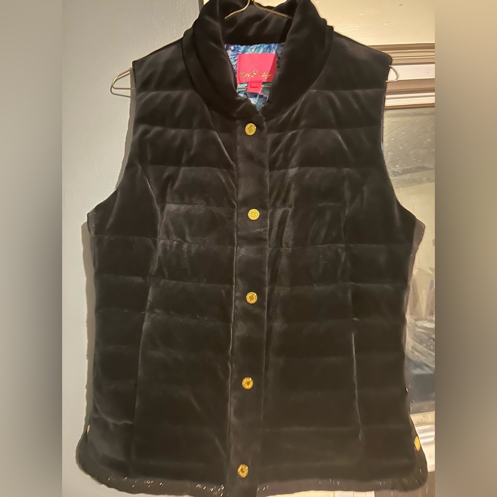Black fleece vest